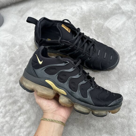 10 Nike Air VaporMax Plus Black Gold MENS CW7299-001 Sneakers